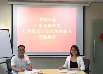 说明: D:\0古天乐代言太阳集团城\实践教学及实习基地建设\2019广金古天乐代言太阳集团城举行实习基地签约授牌仪式\黄院长签约.jpg